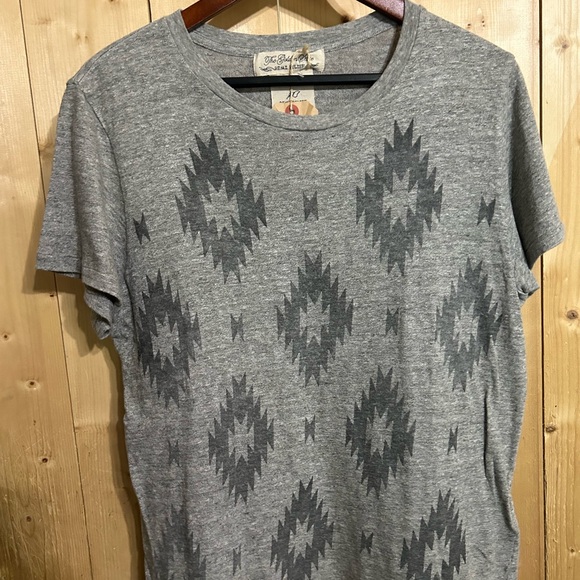Remi Relief t shirt - Picture 1 of 4